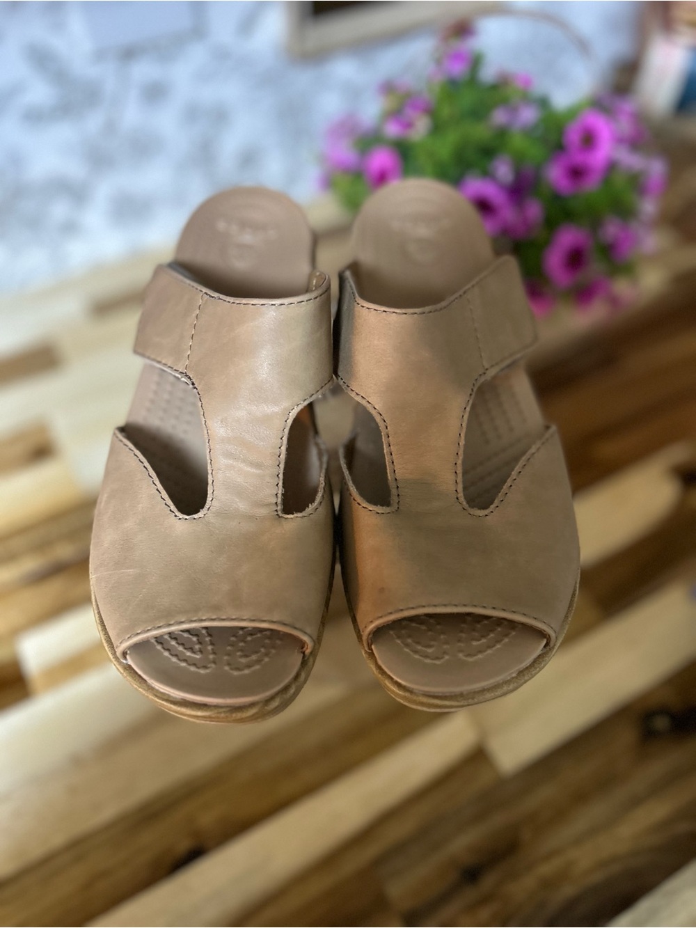 CROCS Women's Beige Open-Toe Slide Clogs
